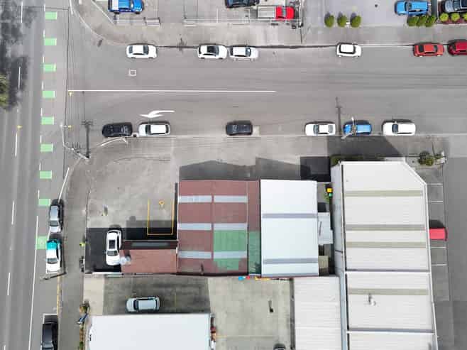 Corner profile industrial – for lease