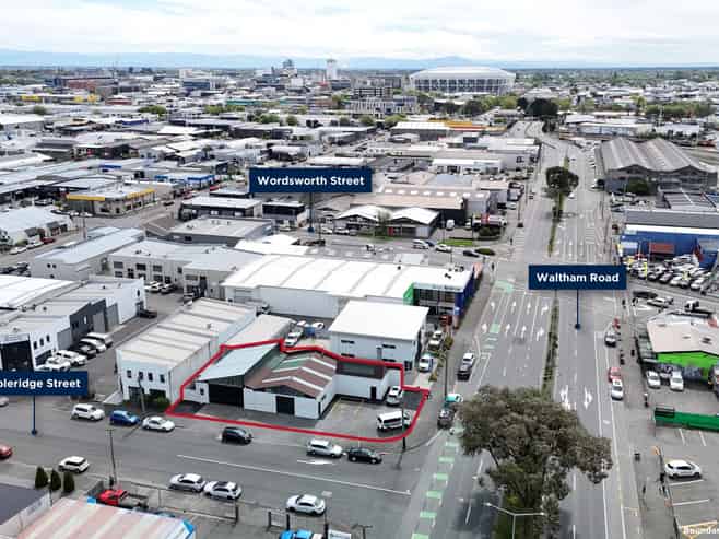 Corner profile industrial – for lease