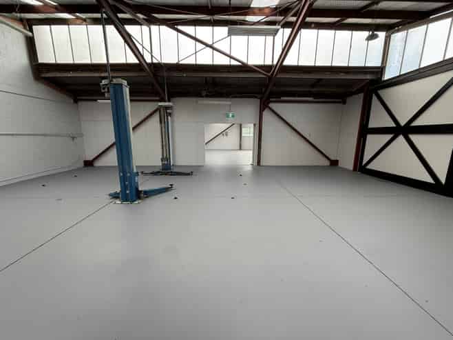 Corner profile industrial – for lease
