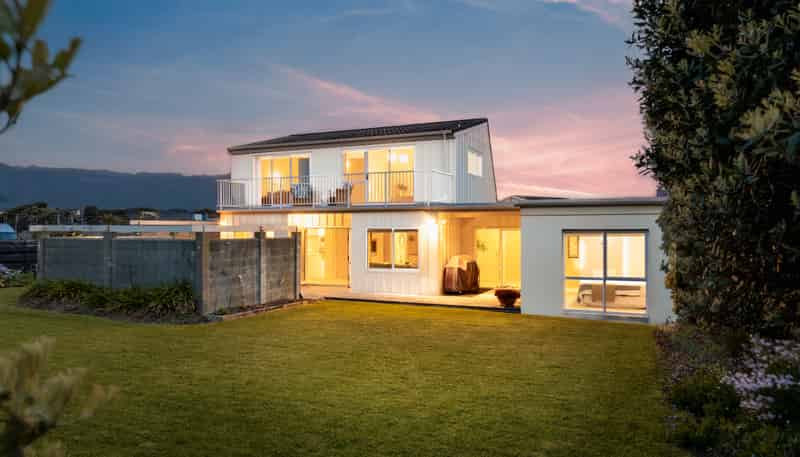 115 Field Way, Waikanae Beach