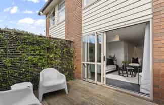 2/52 Cook Street, Hamilton East