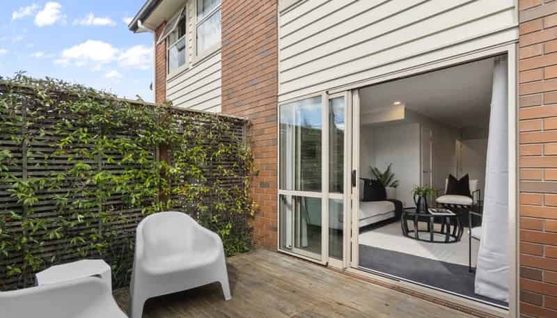 2/52 Cook Street, Hamilton East