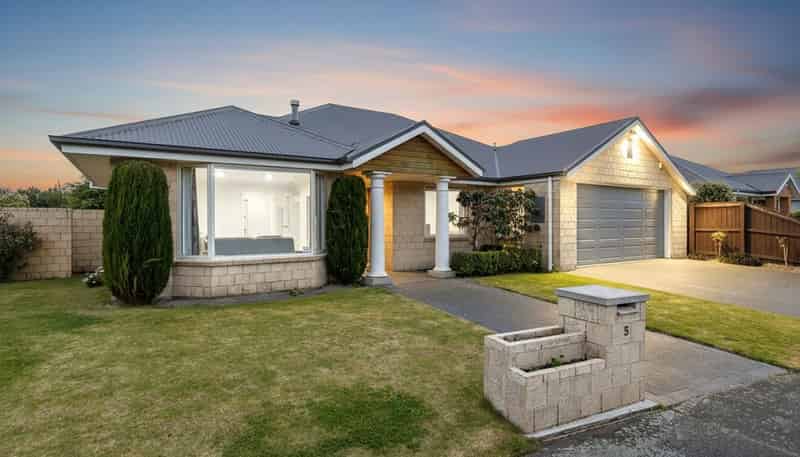 5 Harrys Way, Redwood