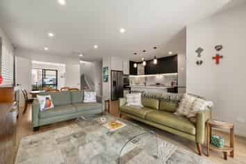 11 Black Shed Road, Flat Bush