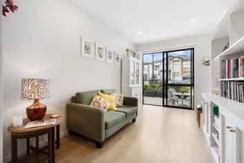 11 Black Shed Road, Flat Bush