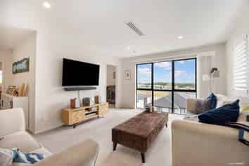 11 Black Shed Road, Flat Bush