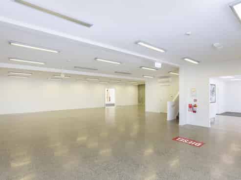 Large Warehouse and Showroom close to Motorway