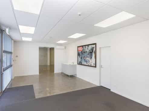 Large Warehouse and Showroom close to Motorway