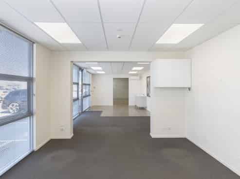 Large Warehouse and Showroom close to Motorway