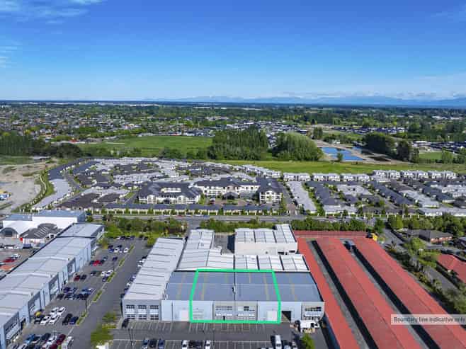 Large Warehouse and Showroom close to Motorway