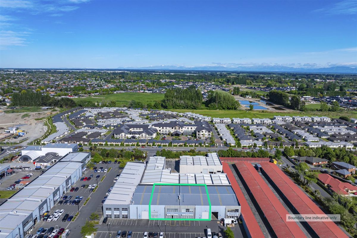 Large Warehouse and Showroom close to Motorway