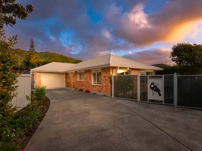 15 Balmerino Grove, Waikanae