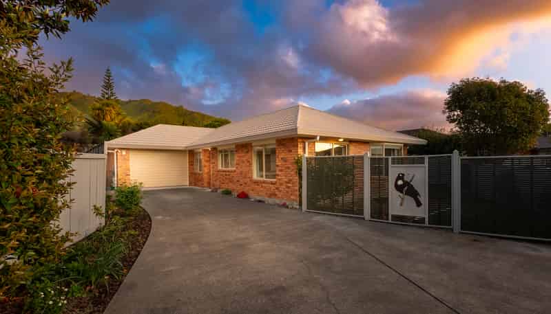 15 Balmerino Grove, Waikanae