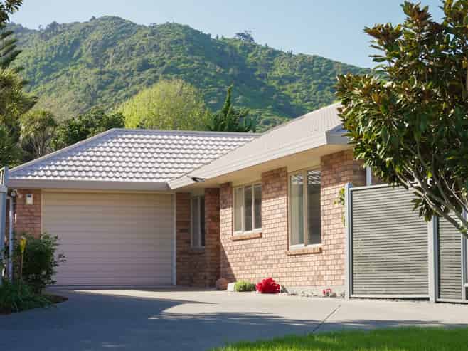 15 Balmerino Grove, Waikanae
