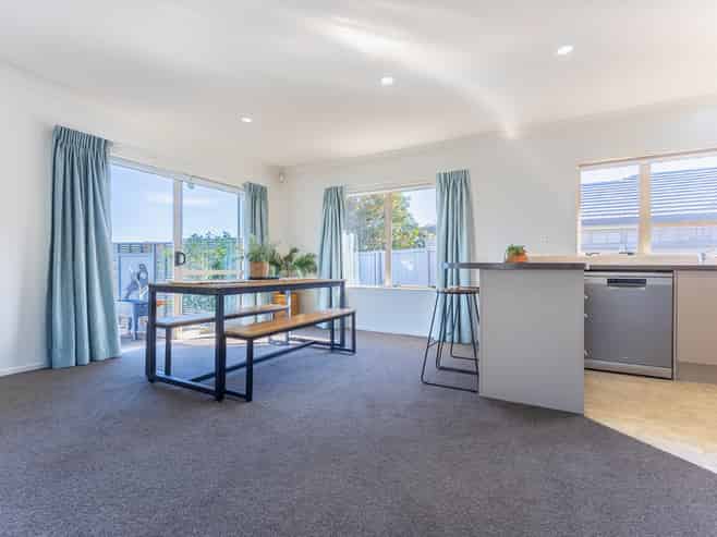 15 Balmerino Grove, Waikanae