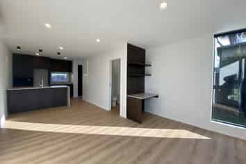 6/89  Champion Street, Edgeware