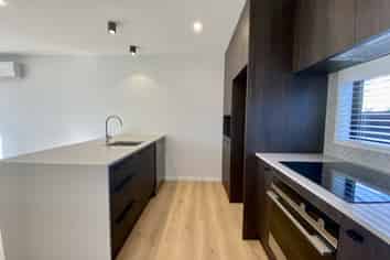 6/89  Champion Street, Edgeware