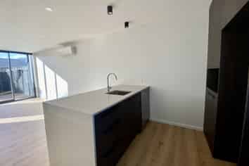 6/89  Champion Street, Edgeware