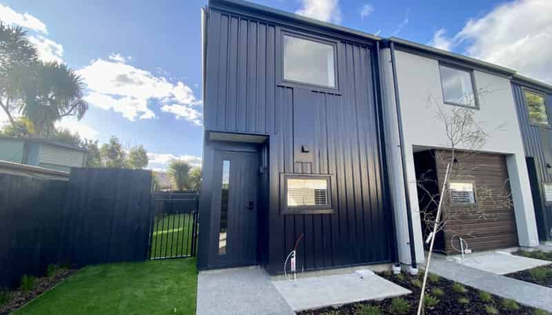 6/89  Champion Street, Edgeware