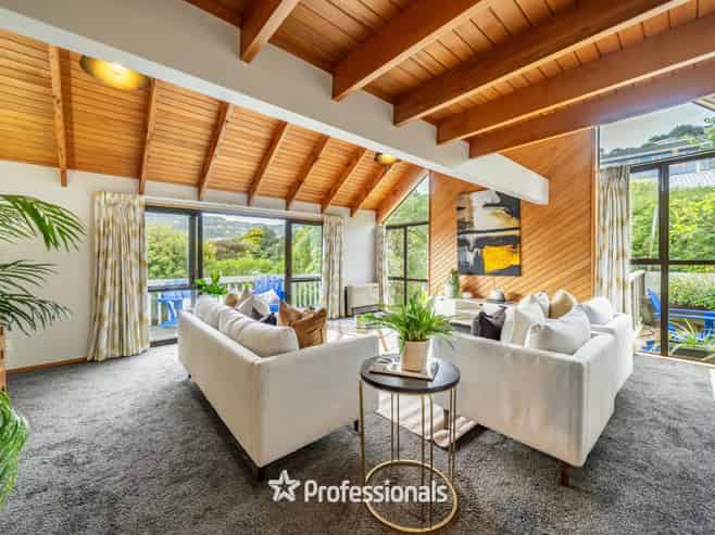 6 Cassis Place, Crofton Downs