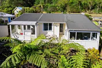 144 Parkvale Road, Karori