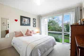 10/77 Old Lake Road , Devonport