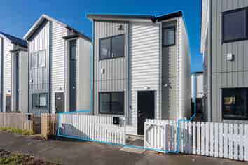32 Whare Kauri Road, Papakura