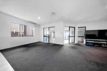 22 Hilltop Road, Flat Bush