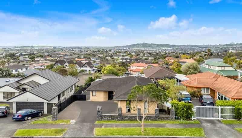 22 Hilltop Road, Flat Bush