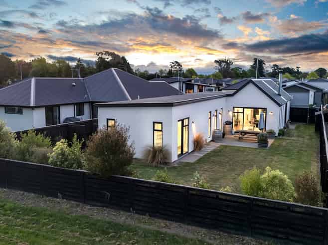 13 John Raven Lane, Woodend