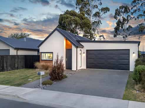 13 John Raven Lane, Woodend