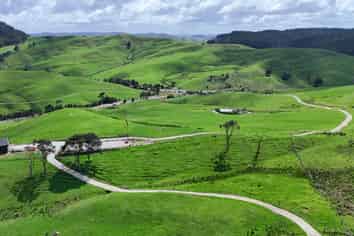 1158 Burma Road, Tapora