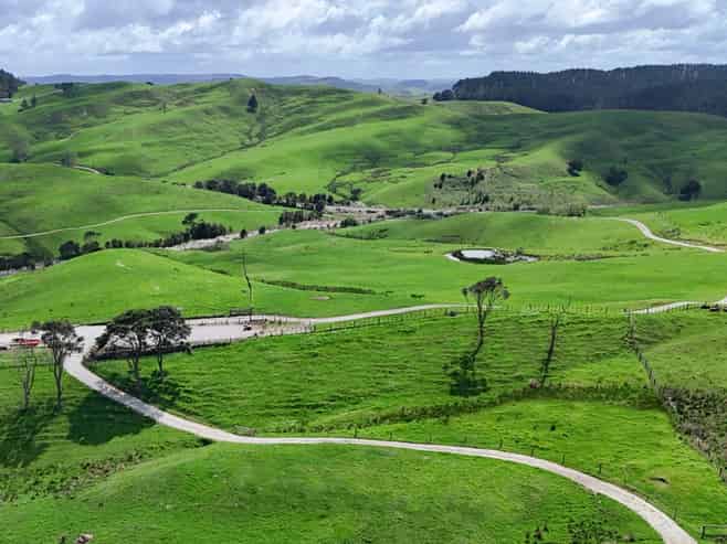 1158 Burma Road, Tapora