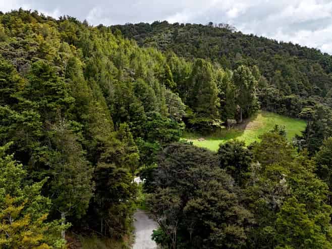 1158 Burma Road, Tapora