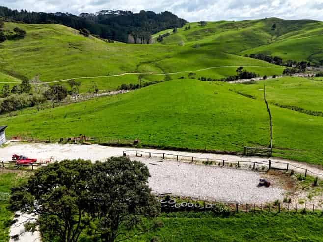 1158 Burma Road, Tapora