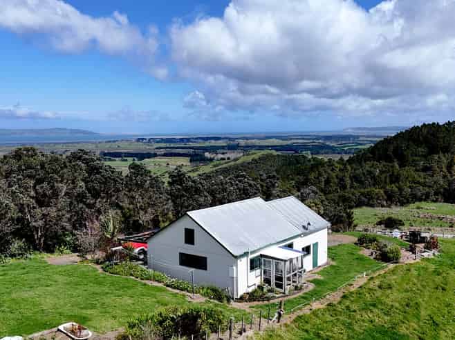 1158 Burma Road, Tapora