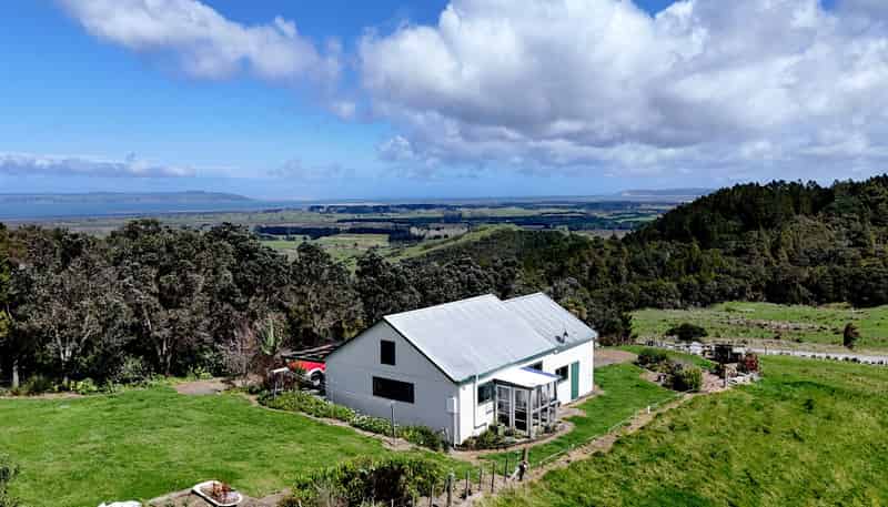 1158 Burma Road, Tapora