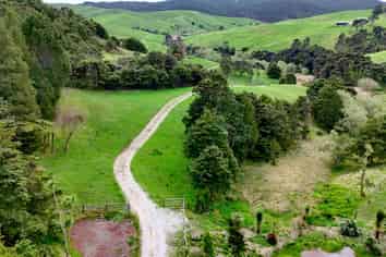 1158 Burma Road, Tapora