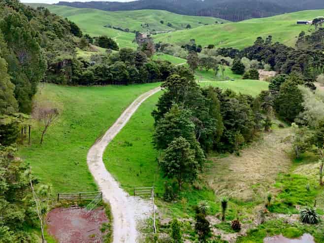 1158 Burma Road, Tapora