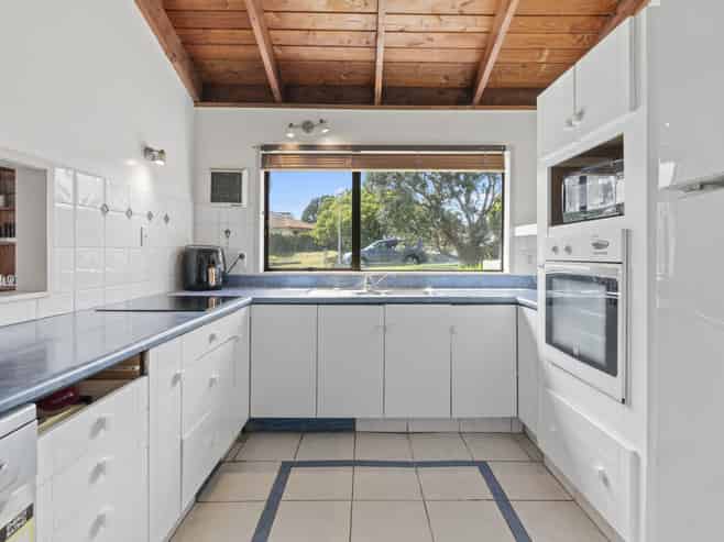 36 Bay Vista Drive, Red Beach