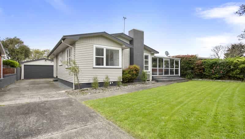 6 Ruha Street, West End