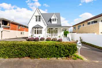 50 Takutai Avenue, Half Moon Bay