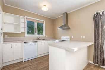 56 Shamrock Street, Takaro