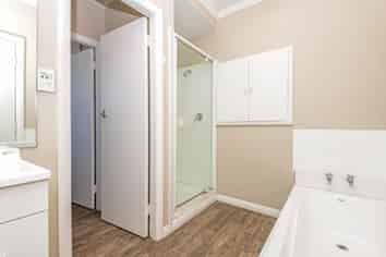 56 Shamrock Street, Takaro