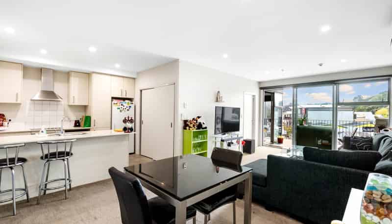 212/40 Library Lane, Albany