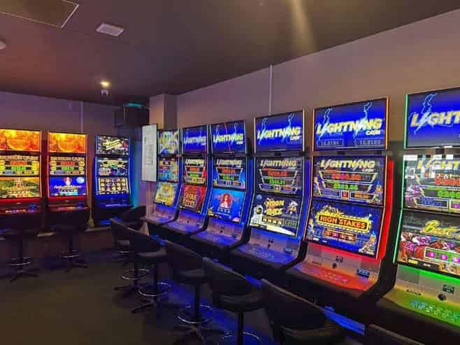 Bar & Gaming Goldmine on Lincoln Road!
