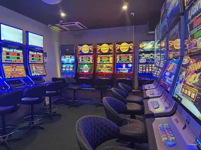 Bar & Gaming Goldmine on Lincoln Road!
