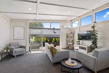 2/87 Warrington Street, Saint Albans