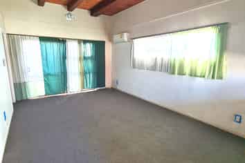 A/713 East Coast Road, Browns Bay