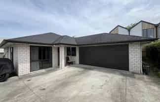 18A Te Atatu Road, Te Atatu South